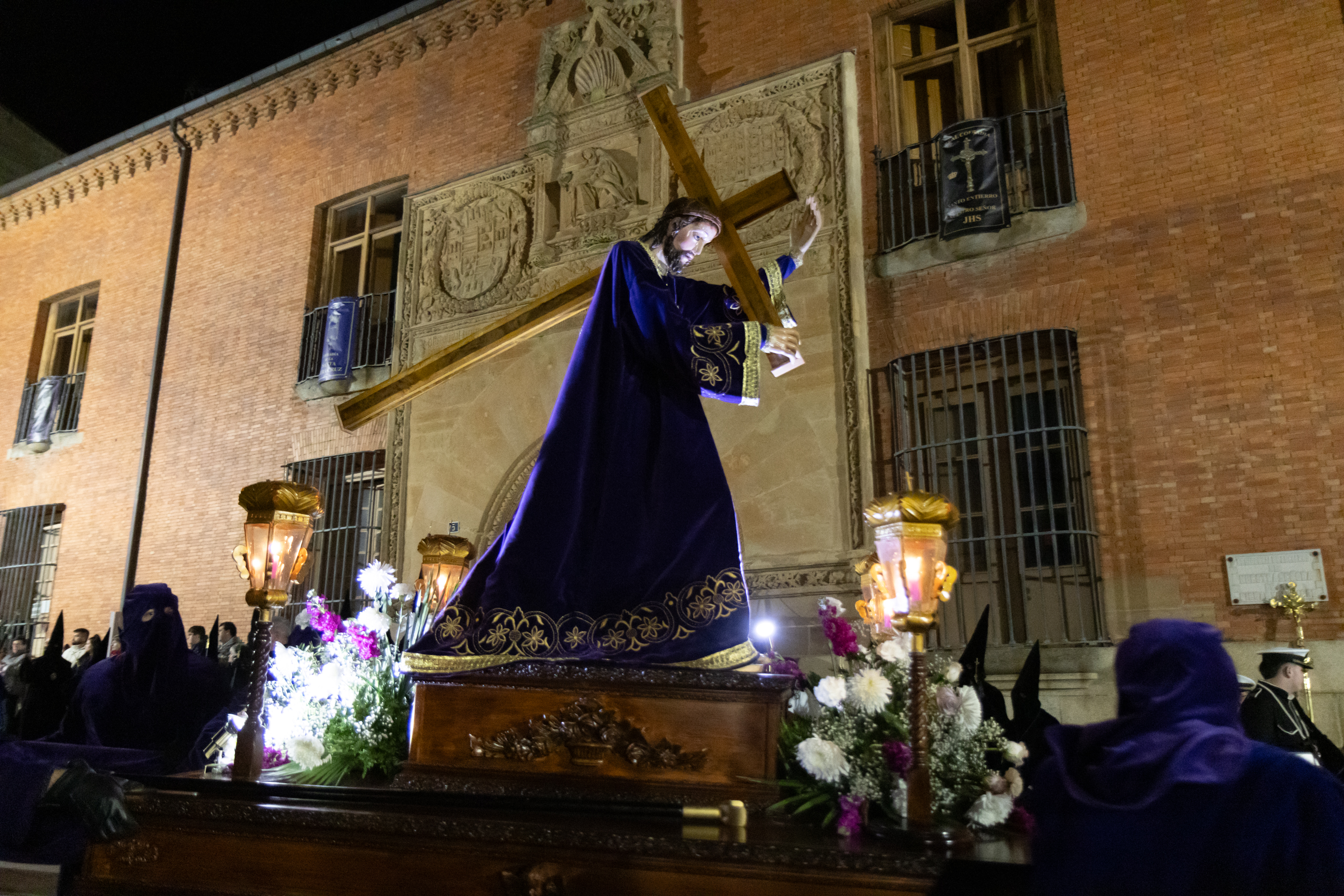 Jesús con la Cruz a Cuestas